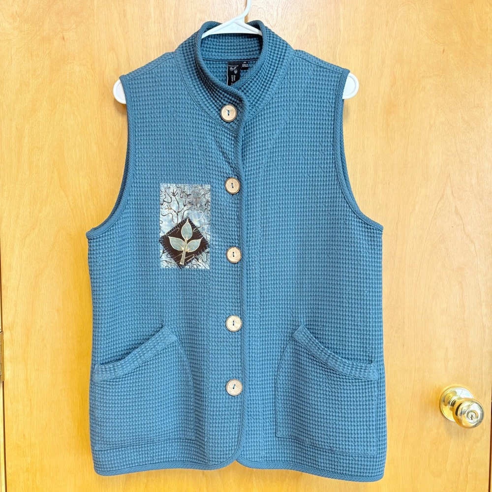 Focus Casual Life Waffle Knit Vest Womens Medium Blue Leaf Patch SW-208